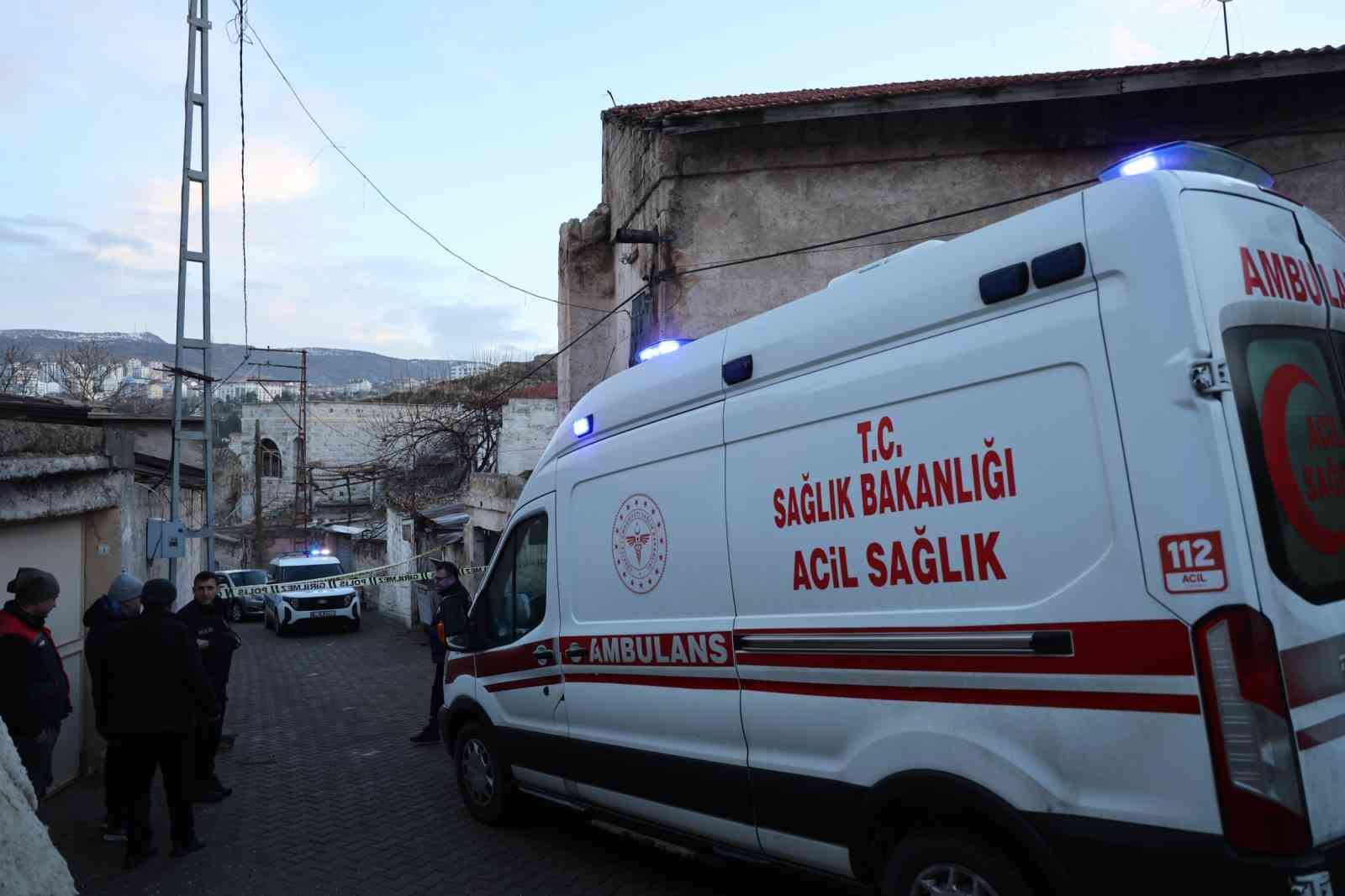 Haber alınamayan adam evinde ölü bulundu
