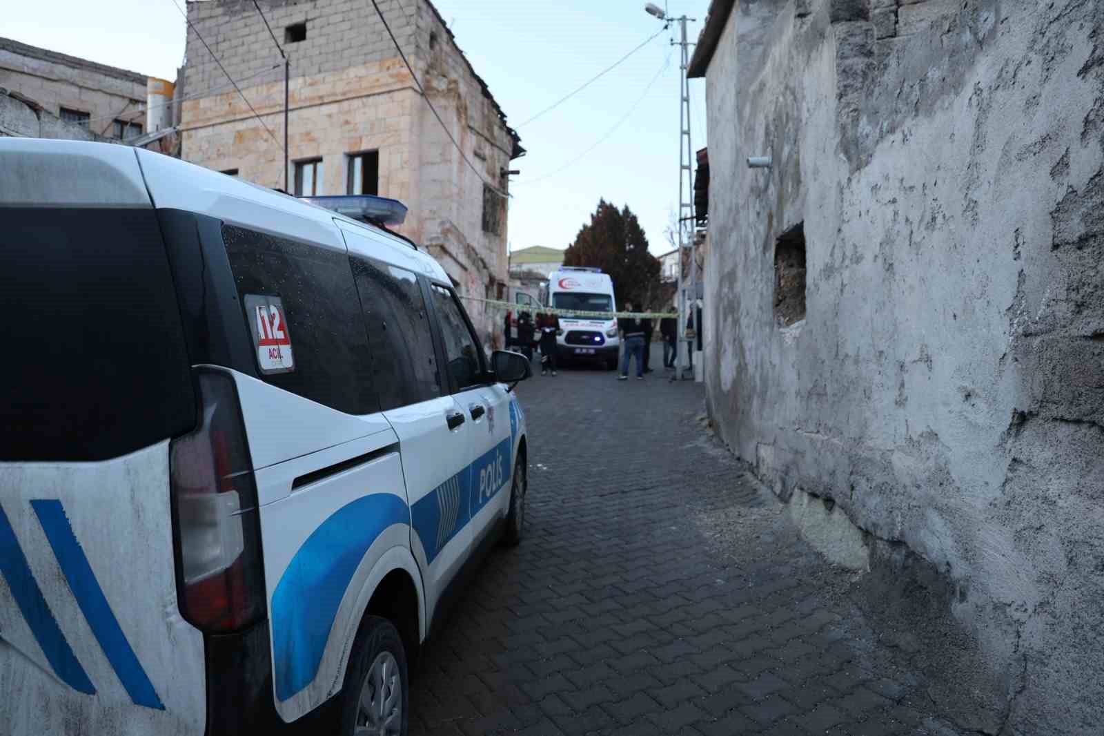 Haber alınamayan adam evinde ölü bulundu
