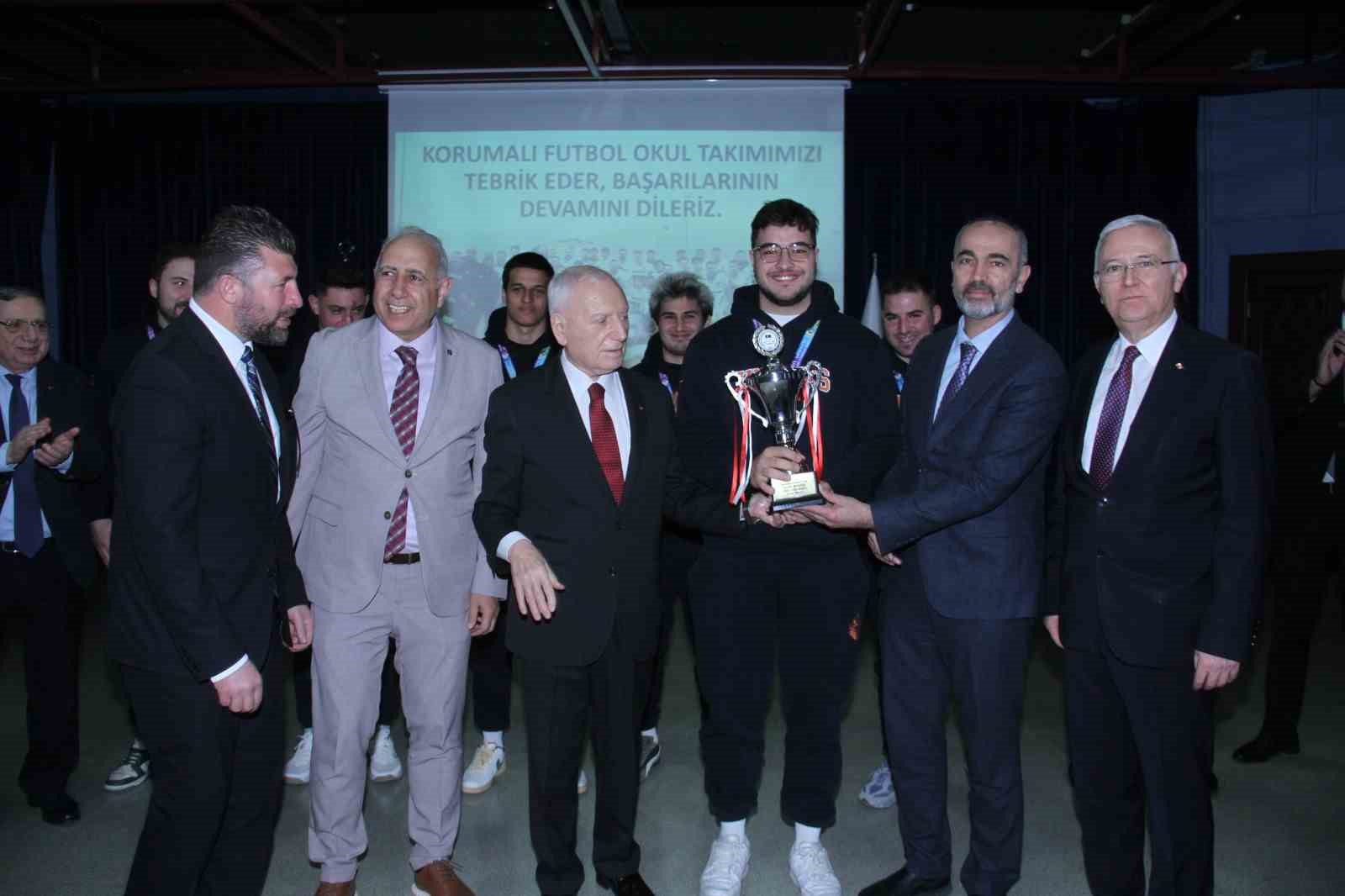 Haberal’dan şampiyonlara jest: Burs oranı yüzde 20’ye çıkarıldı
