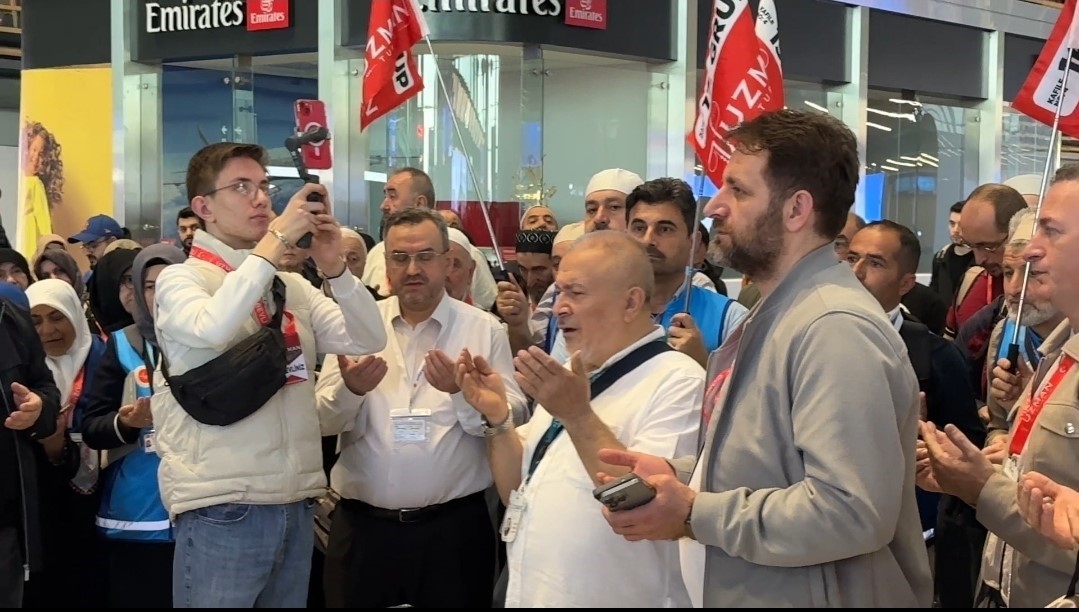 Hac kafilesi İstanbul Havalimanı’ndan kutsal topraklara dualarla uğurlandı
