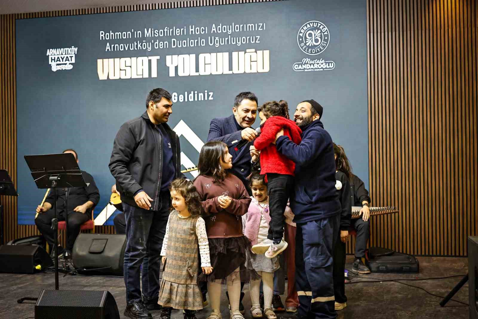 Hacı adayları, Arnavutköy’den dualarla uğurlandı
