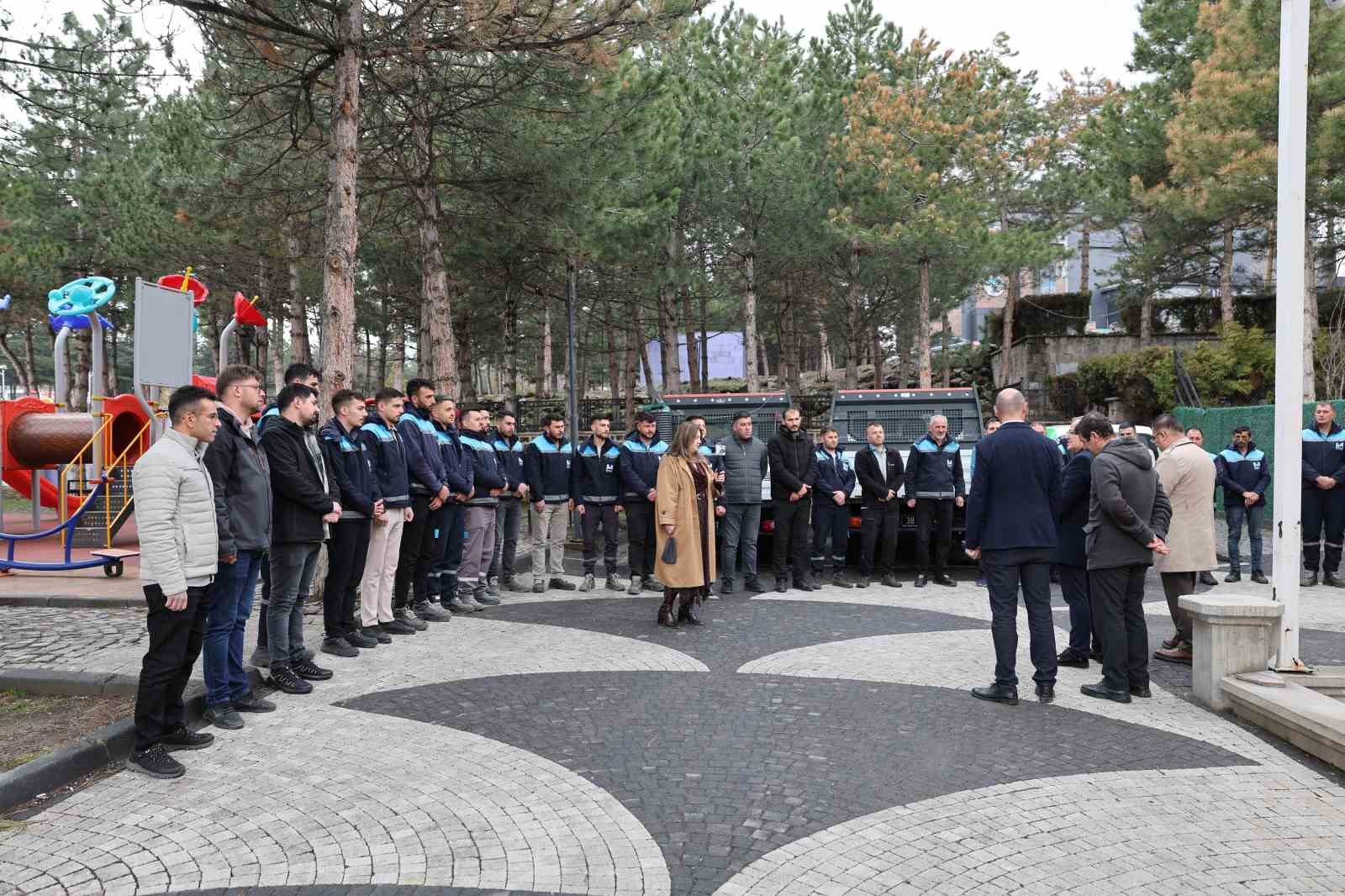 Hacılar Belediyesi personeli mesai başlangıcında bayramlaştı
