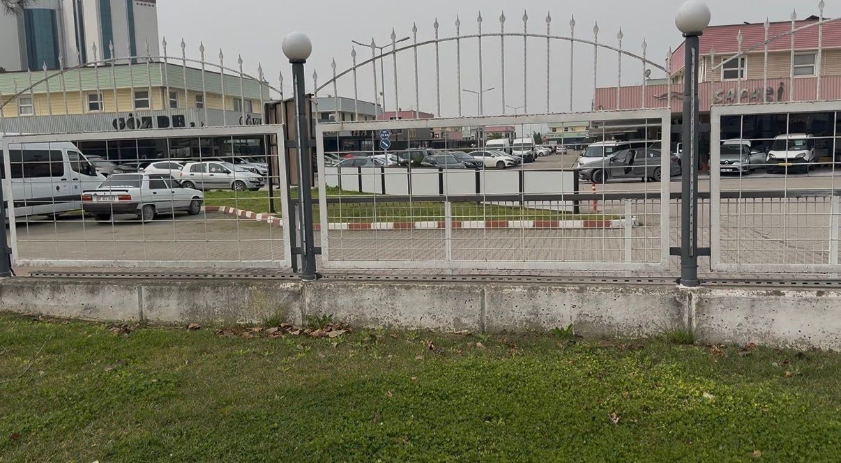 Haciz memurları boş dükkanla karşılaştı: Galerici ortadan kayboldu
