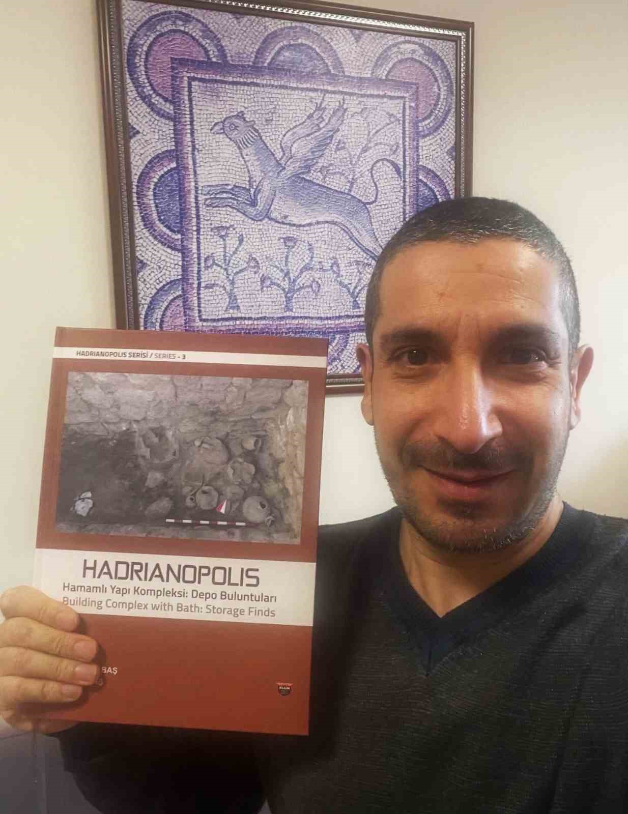 ’Hadrianopolis Serisi-3: Hamamlı Yapı Kompleksi Depo Buluntuları’ ile yayınlandı
’Hadrianopolis Serisi-3: Hamamlı Yapı Kompleksi Depo Buluntuları’ ile yayınlandı