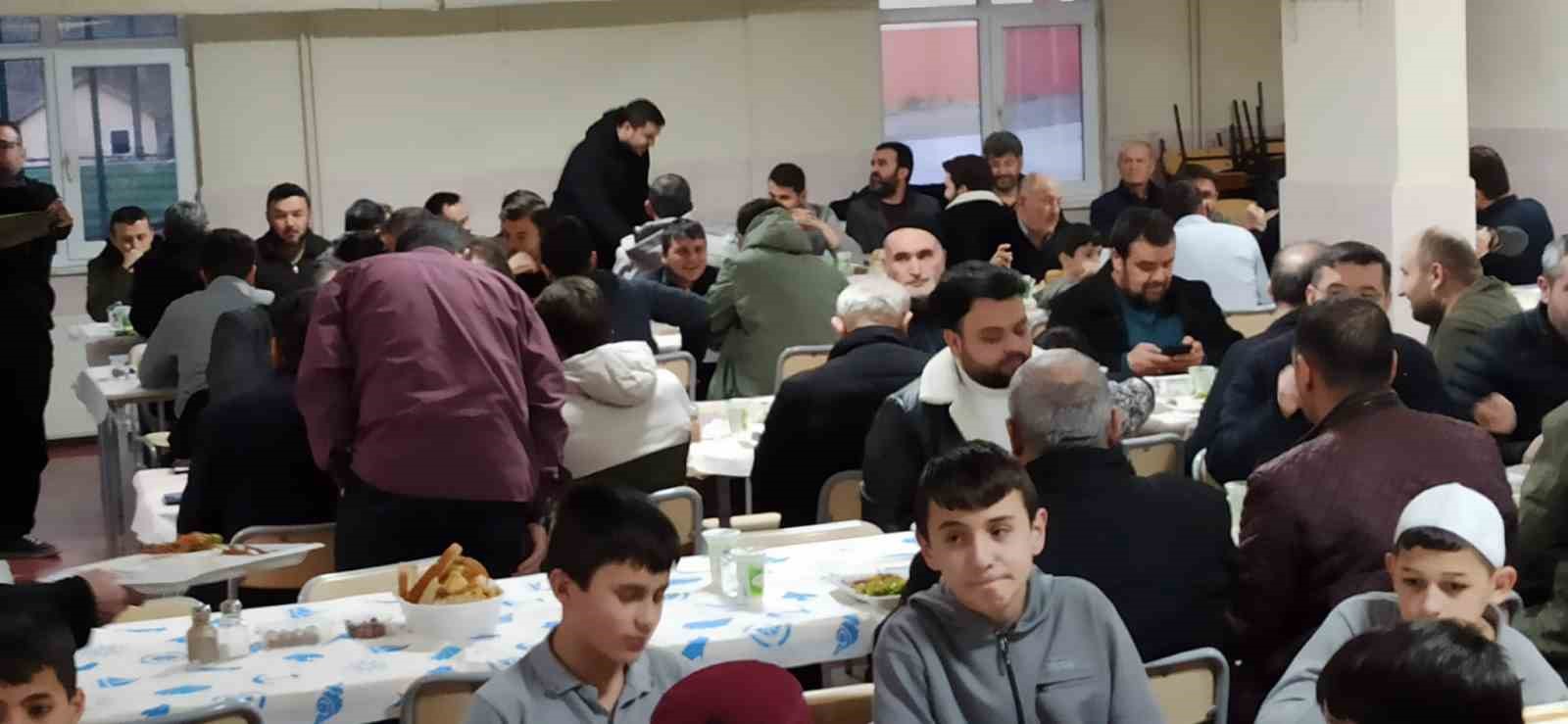 Hafız adayları din görevlileri ile iftar programında bir araya geldiler
