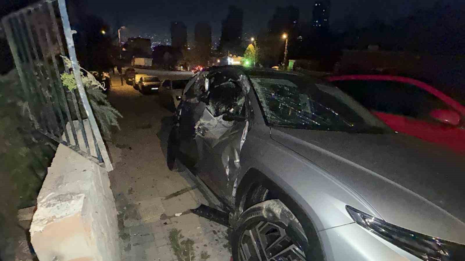 Hafriyat kamyonunun bahçedeki 4 araca çarptığı kaza kameda
