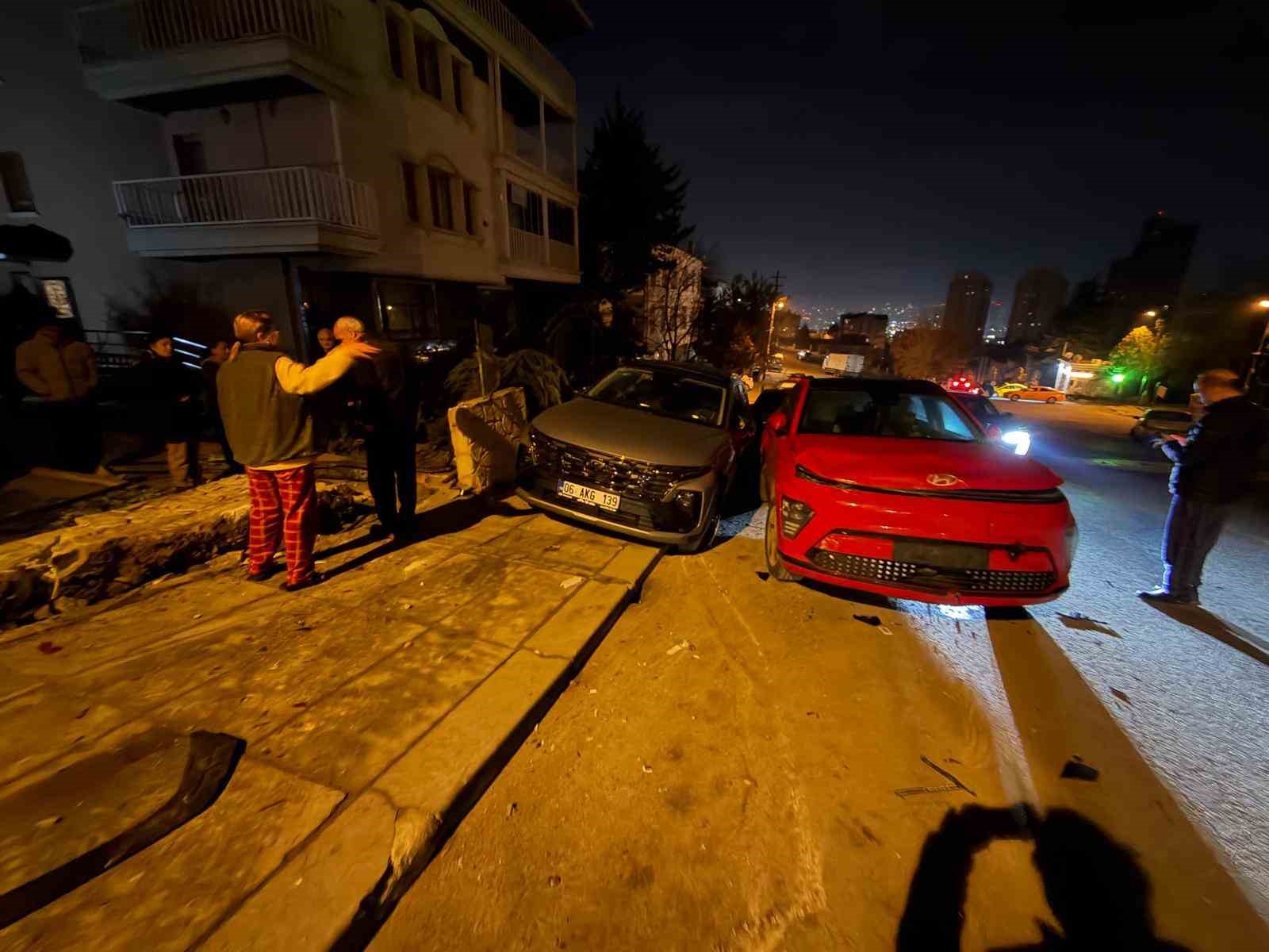 Hafriyat kamyonunun bahçedeki 4 araca çarptığı kaza kameda
