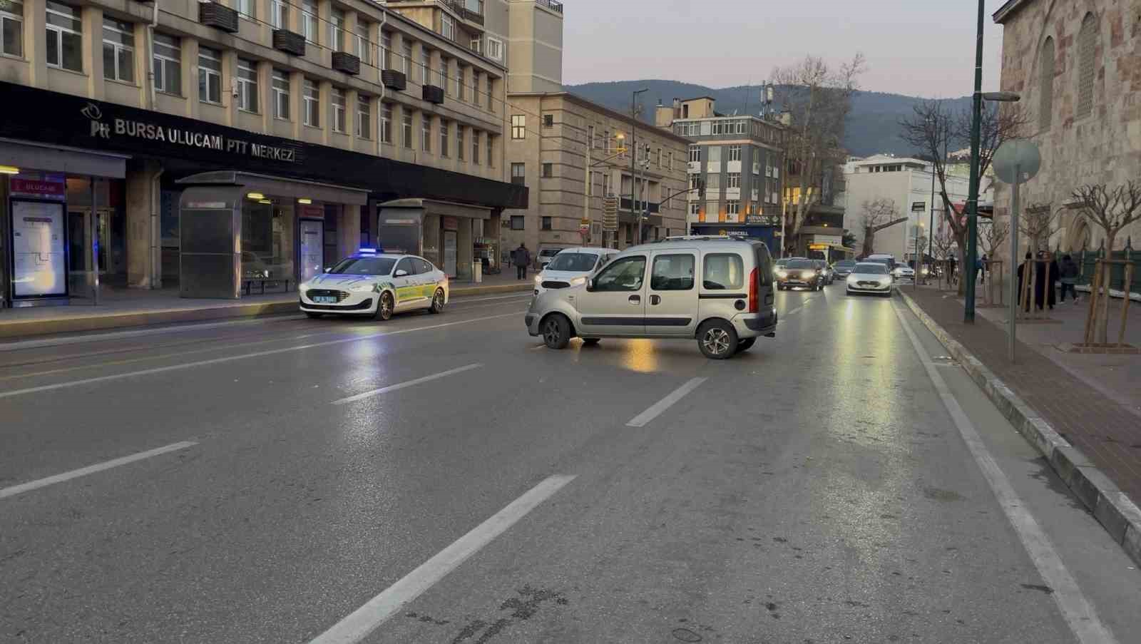 Hafta sonunu fırsat bilen vatandaşlar sabah namazında Ulu Camiye akın etti
