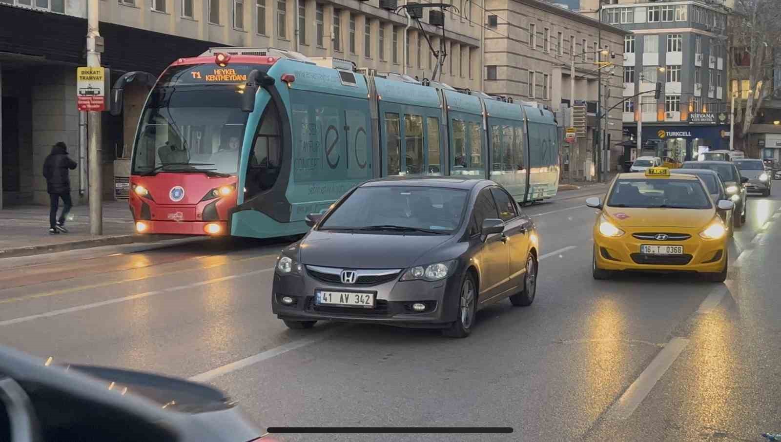 Hafta sonunu fırsat bilen vatandaşlar sabah namazında Ulu Camiye akın etti
