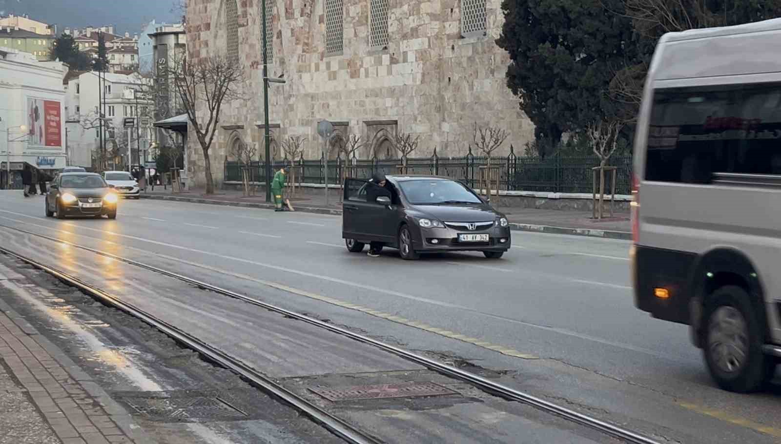 Hafta sonunu fırsat bilen vatandaşlar sabah namazında Ulu Camiye akın etti
