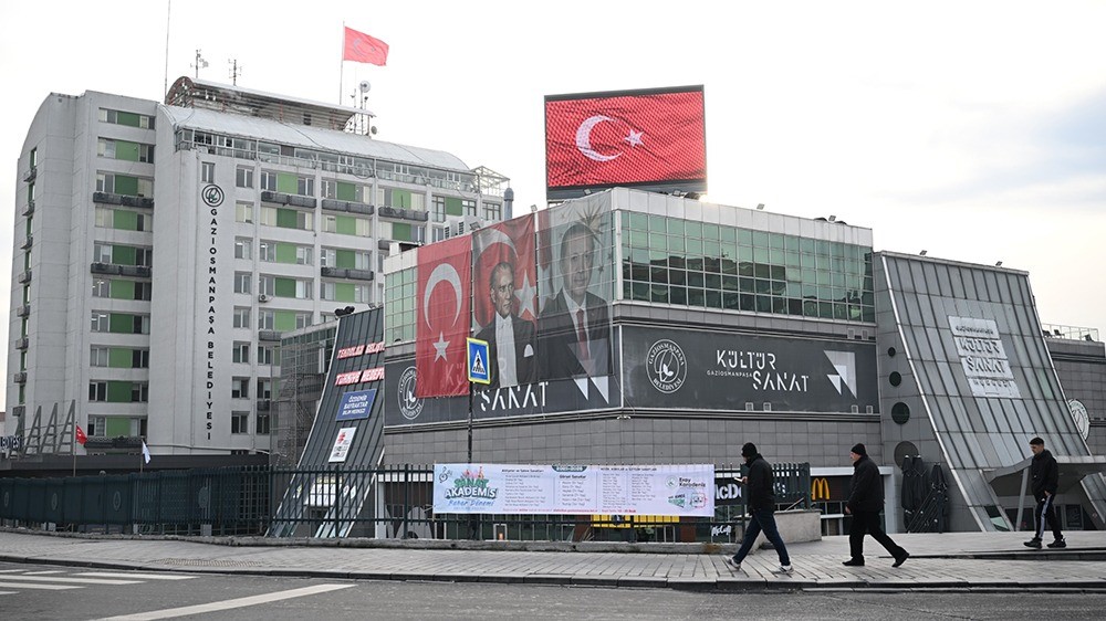 Hain provokasyona karşı Gaziosmanpaşa’da ekranlar Türk bayraklarıyla donatıldı
