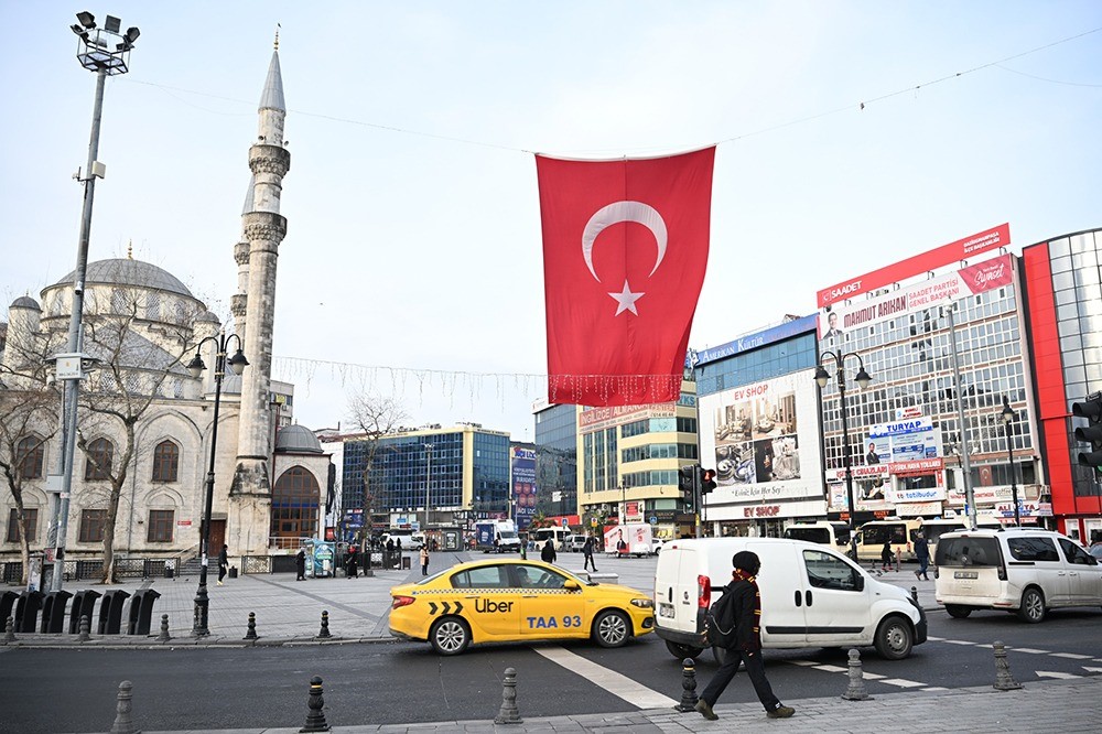 Hain provokasyona karşı Gaziosmanpaşa’da ekranlar Türk bayraklarıyla donatıldı
