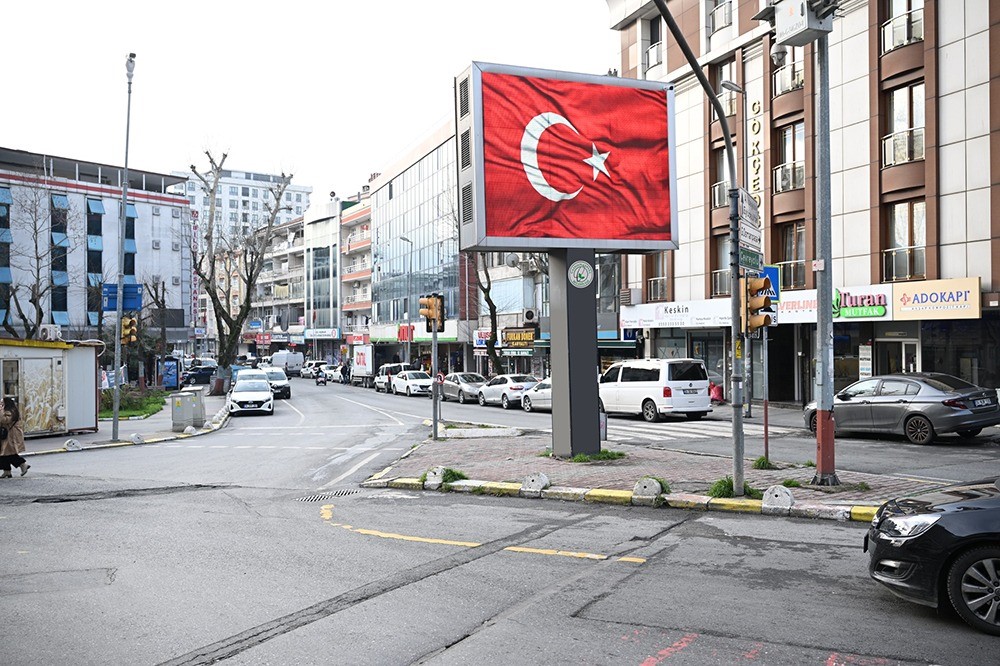 Hain provokasyona karşı Gaziosmanpaşa’da ekranlar Türk bayraklarıyla donatıldı
