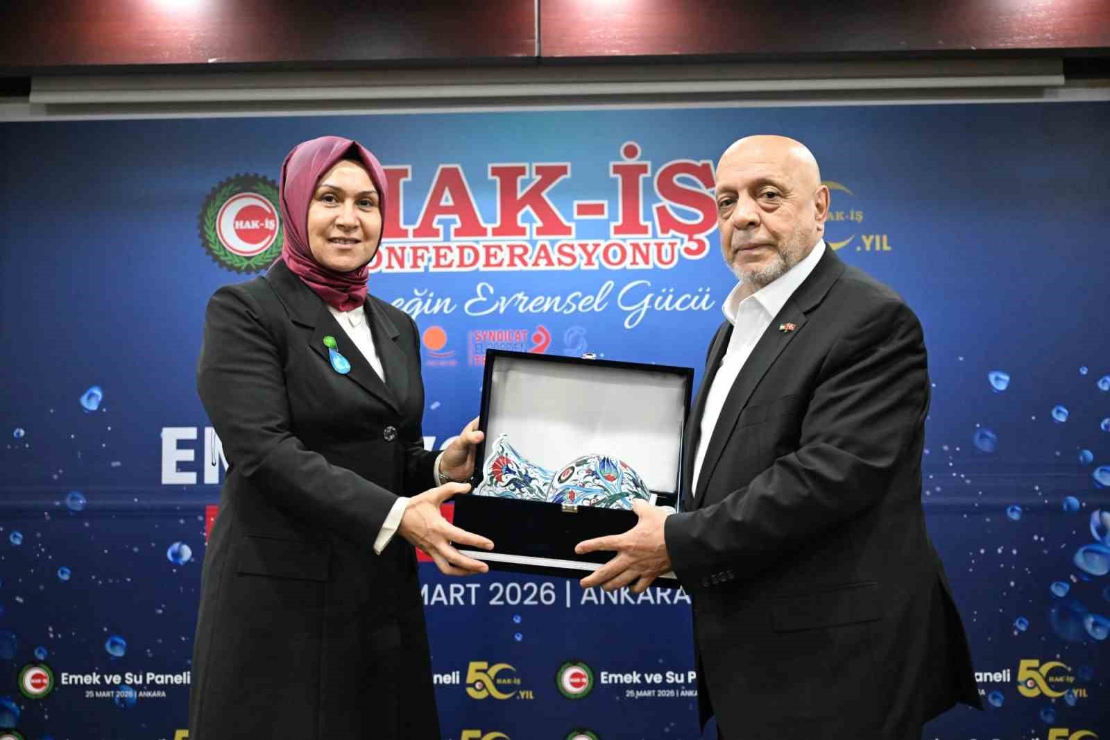 HAK-İŞ Başkanı Arslan: "Suyun ticarileştirilmesine karşı cepheden bir mücadele başlatan Türkiye’de tek konfederasyonuz"
HAK-İŞ Başkanı Arslan: "Suyun ticarileştirilmesine karşı cepheden bir mücadele başlatan Türkiye’de tek konfederasyonuz"