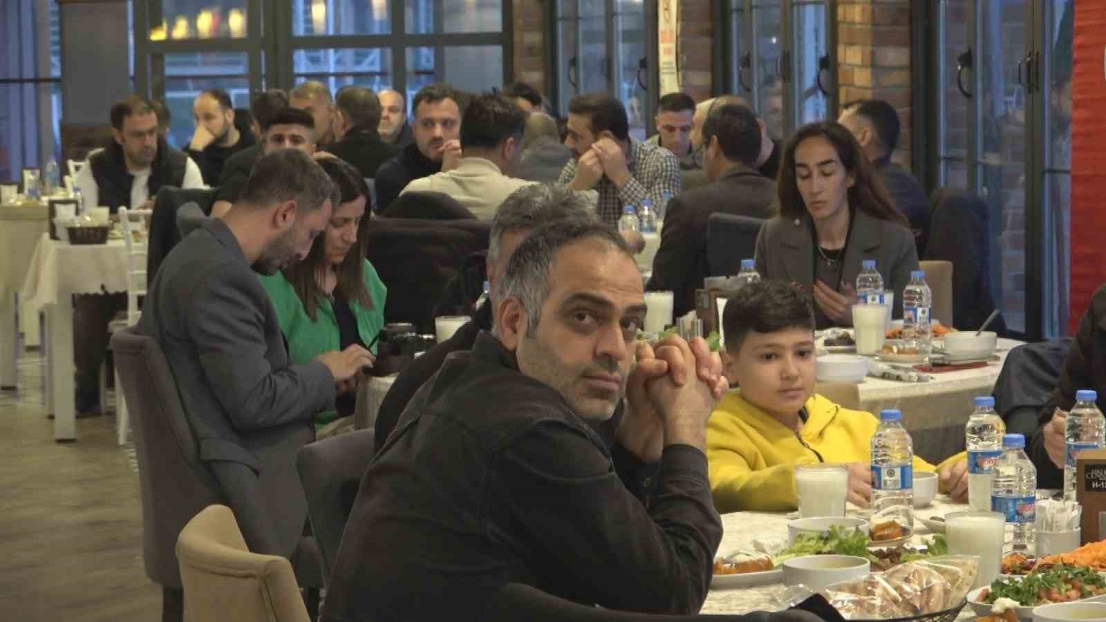 Hak-İş Diyarbakır İl Başkanlığı üyeleri iftarda buluştu
