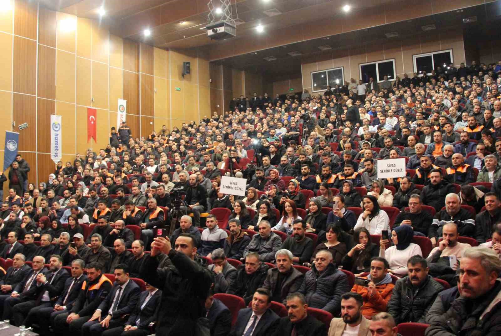 HAK-İŞ Genel Başkanı Arslan: "Bizim kültürümüzde insanların en hayırlısı, insanlara hizmet edendir"
