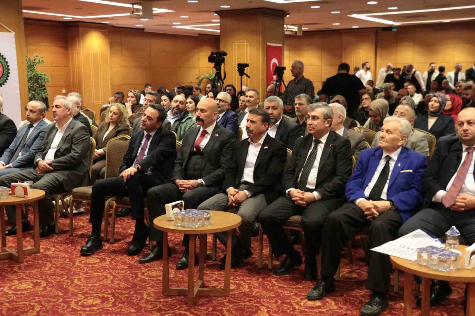 HAK-İŞ Genel Başkanı Arslan Kocaeli’de seslendi: "Biz sadece toplu sözleşme yapan sendika değiliz"
