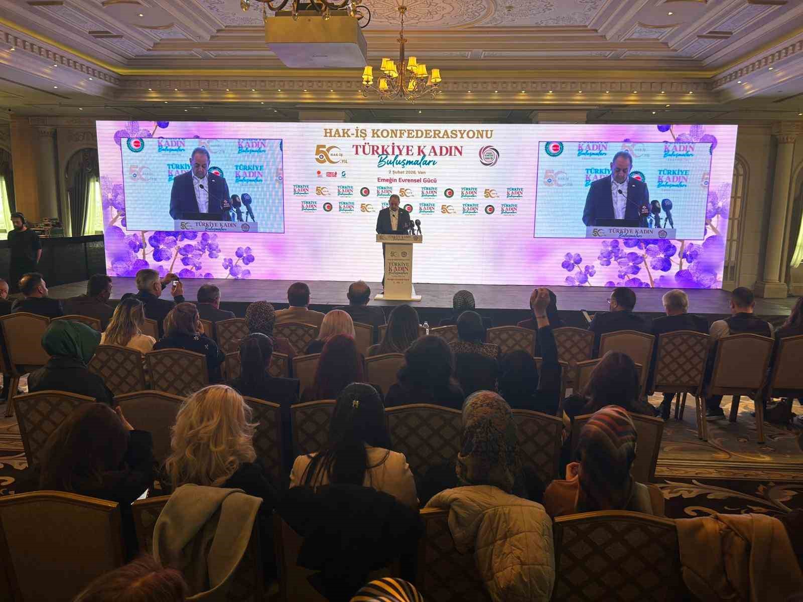 HAK-İŞ’in "Türkiye kadın buluşmaları" programı Van’da düzenlendi
