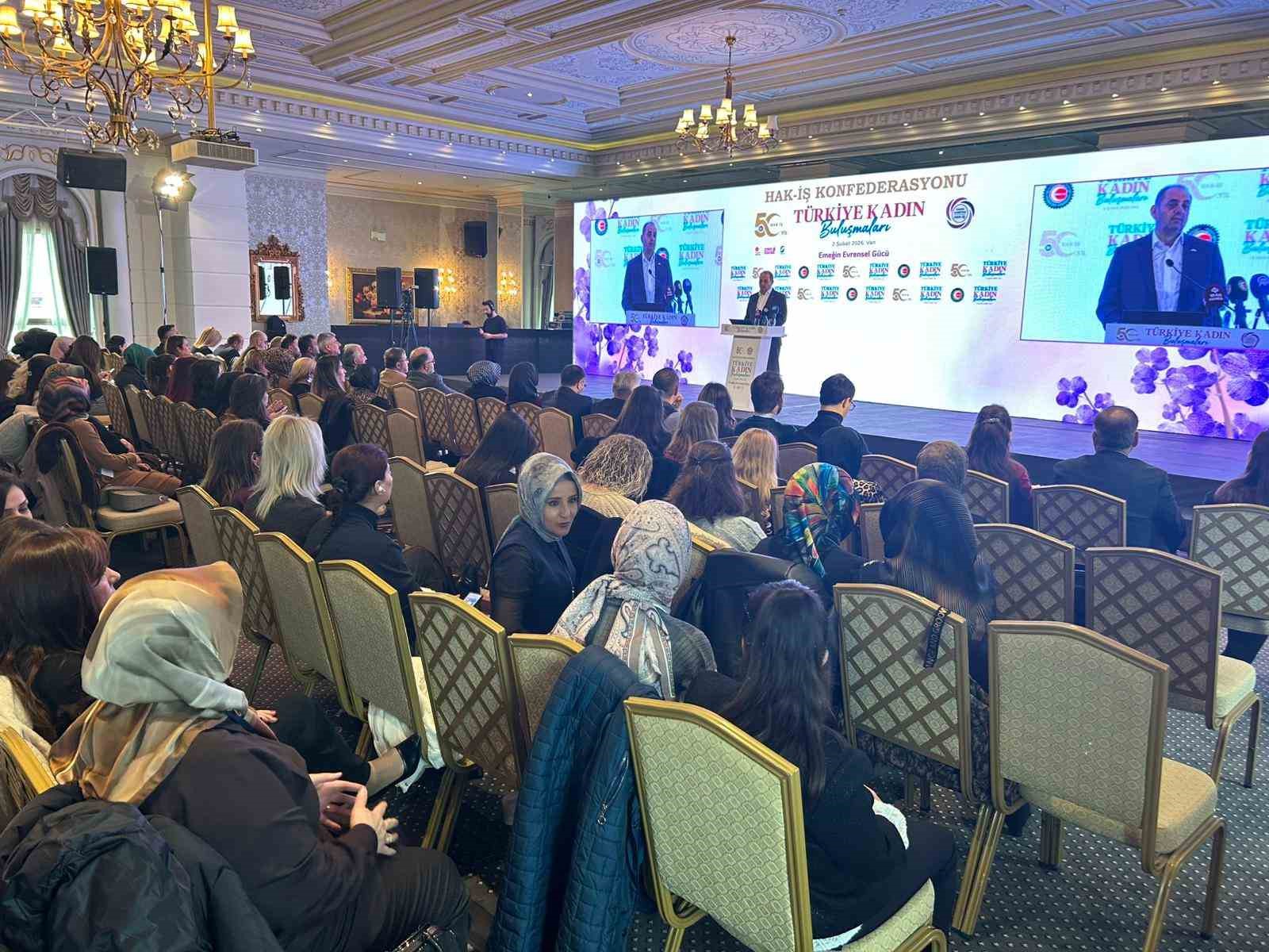 HAK-İŞ’in "Türkiye kadın buluşmaları" programı Van’da düzenlendi
