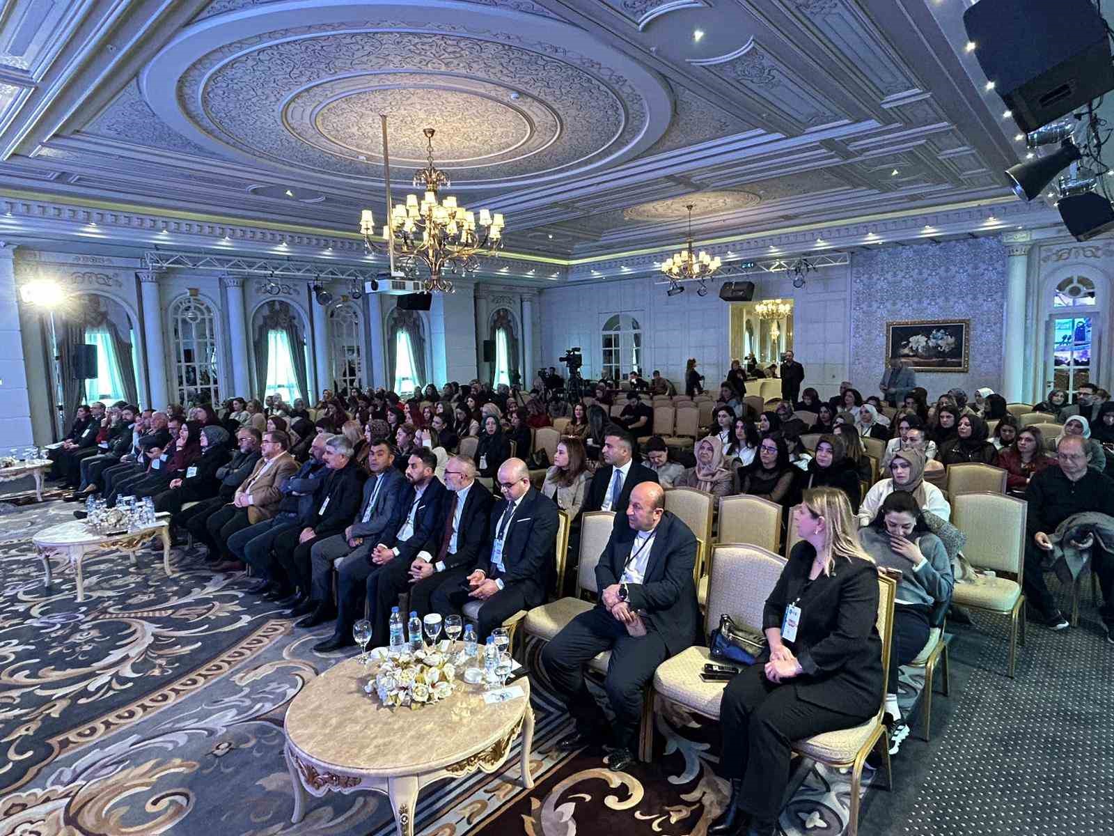 HAK-İŞ’in "Türkiye kadın buluşmaları" programı Van’da düzenlendi
