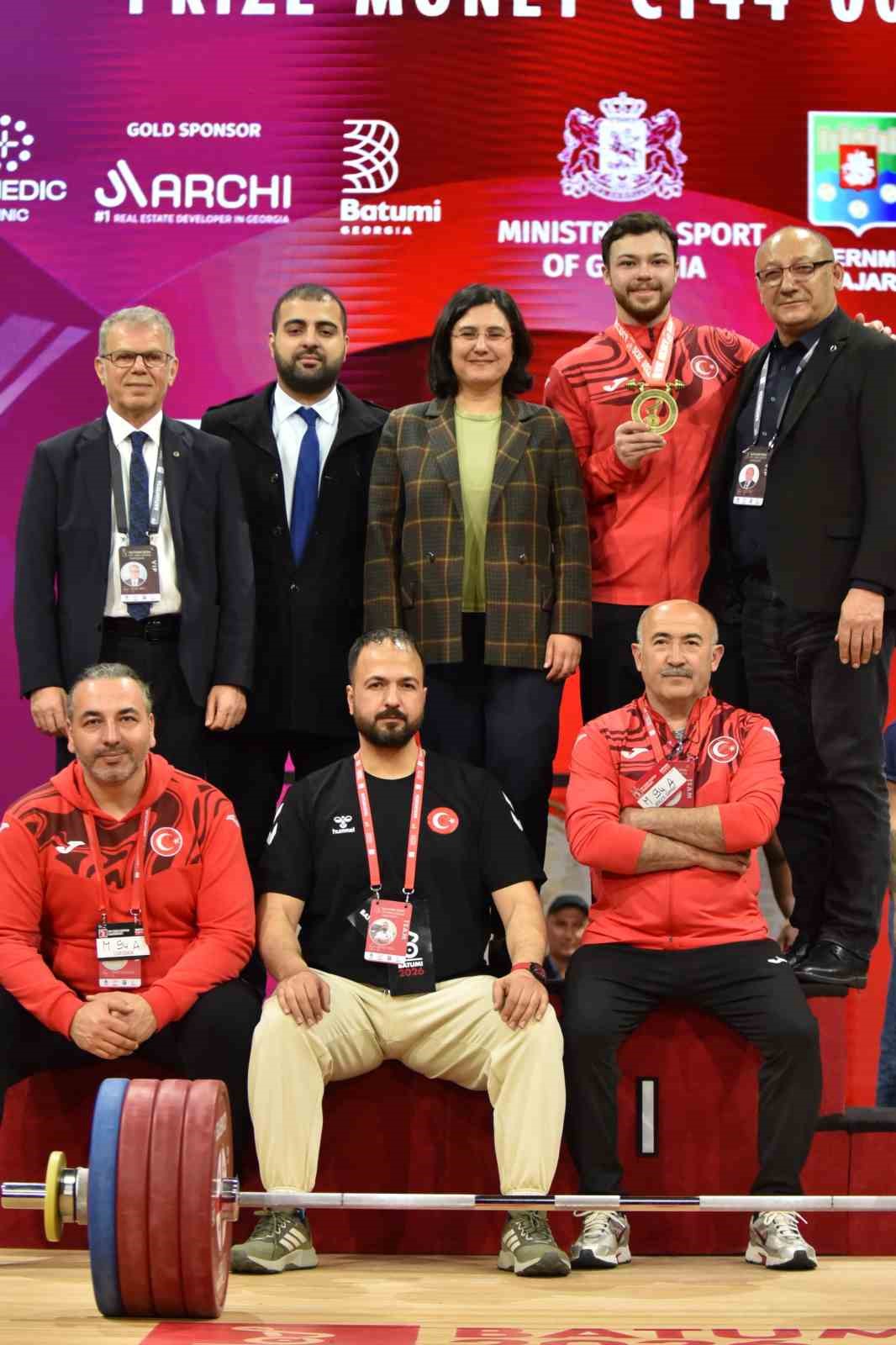 Hakan Şükrü Kurnaz, koparmada bronz kazandı
