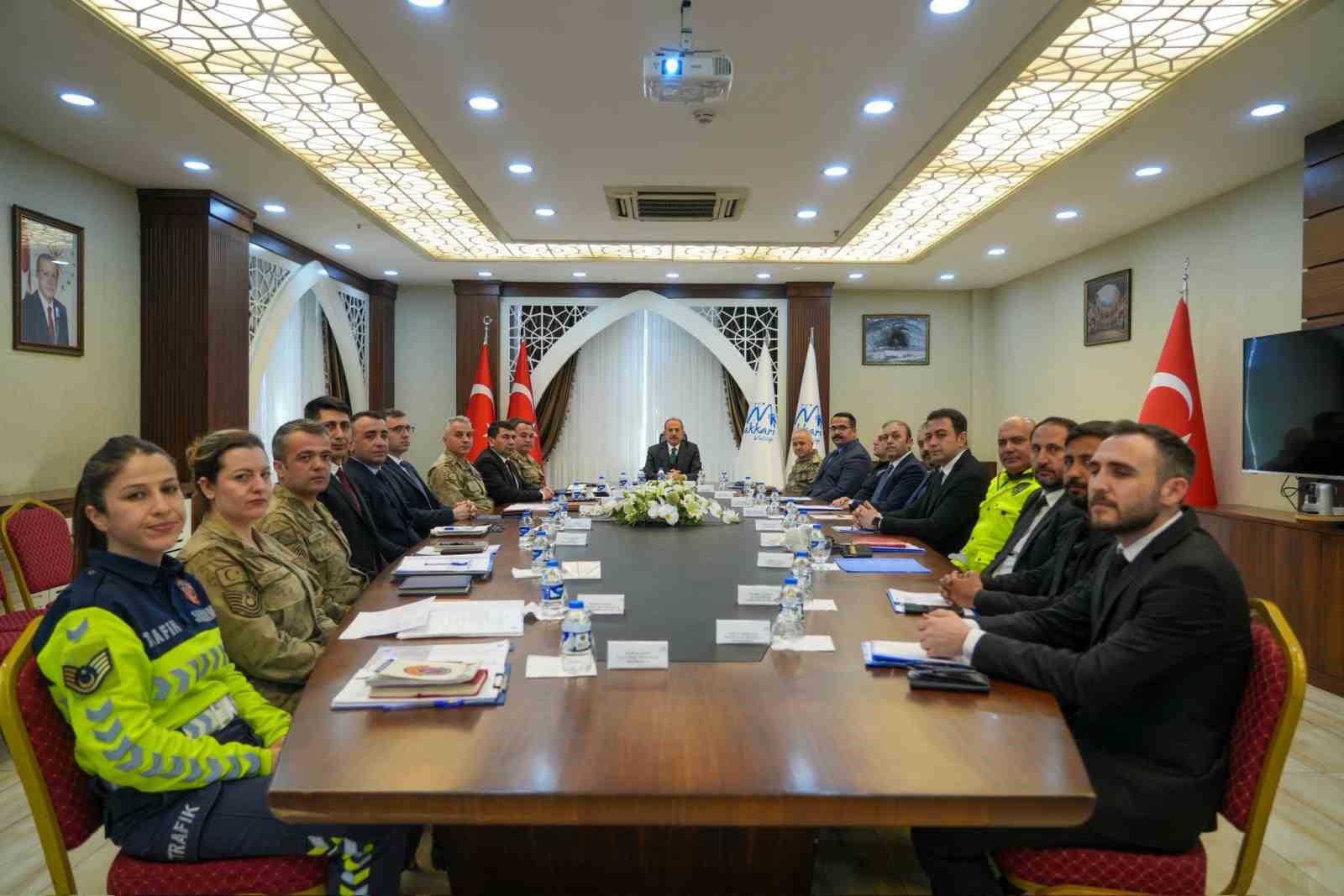 Hakkari’de çeşitli suçlardan 397 kişi yakalandı
Hakkari’de çeşitli suçlardan 397 kişi yakalandı