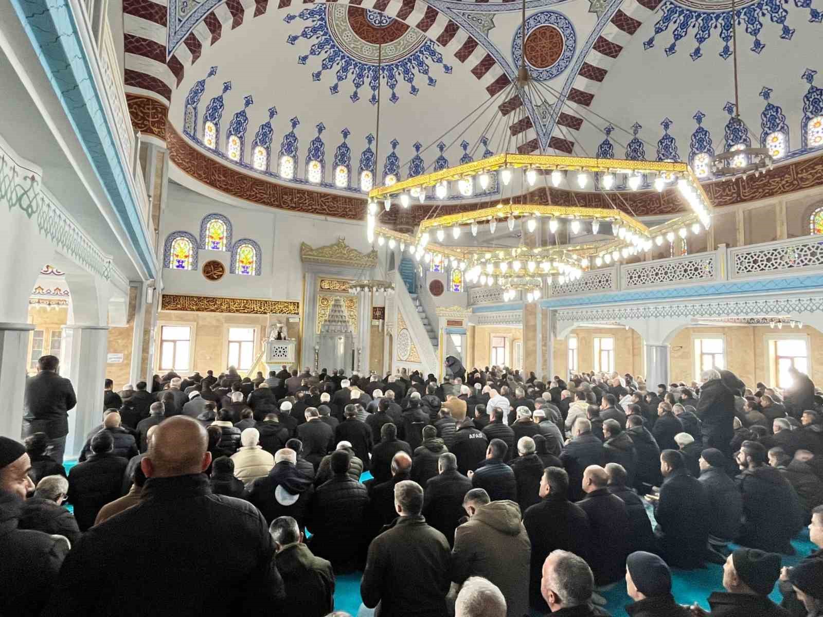 Hakkari’de deprem şehitleri dualarla anıldı
