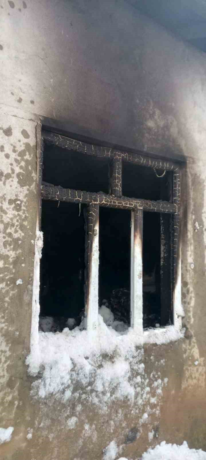 Hakkari’de ev yangını
