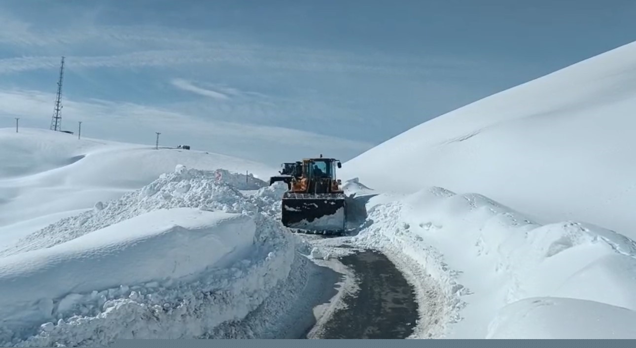 Hakkari’de kapanan tüm köy ve mezra yolları yeniden açıldı
