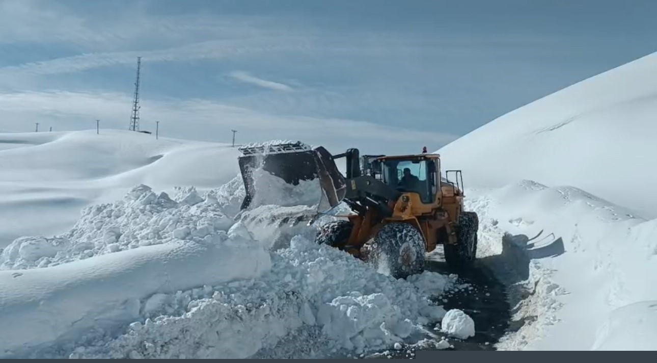 Hakkari’de kapanan tüm köy ve mezra yolları yeniden açıldı
