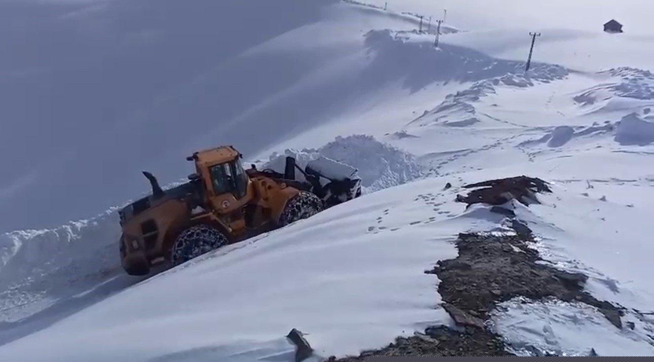 Hakkari’de kapanan tüm köy ve mezra yolları yeniden açıldı
