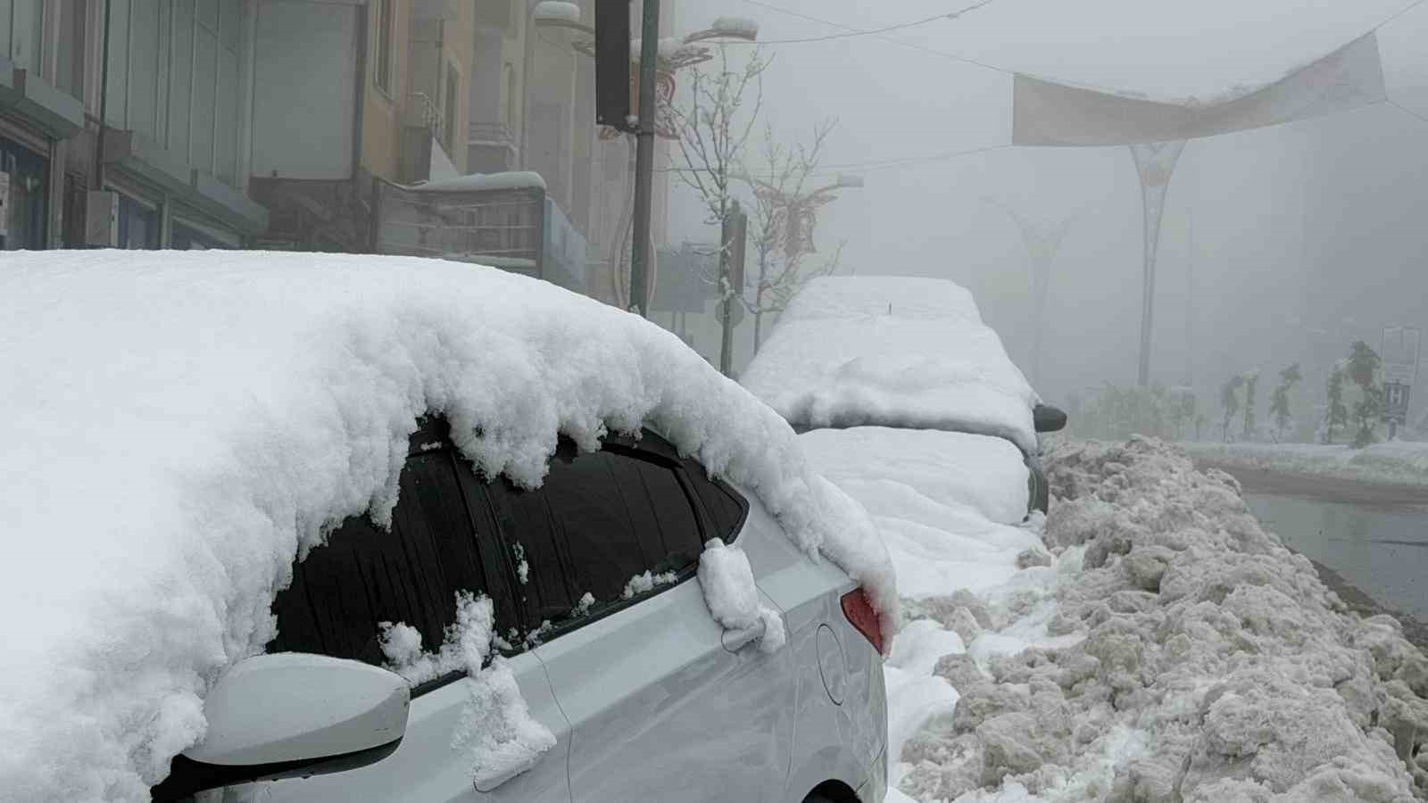 Hakkari’de kar yağışı yerini yoğun sise bıraktı
