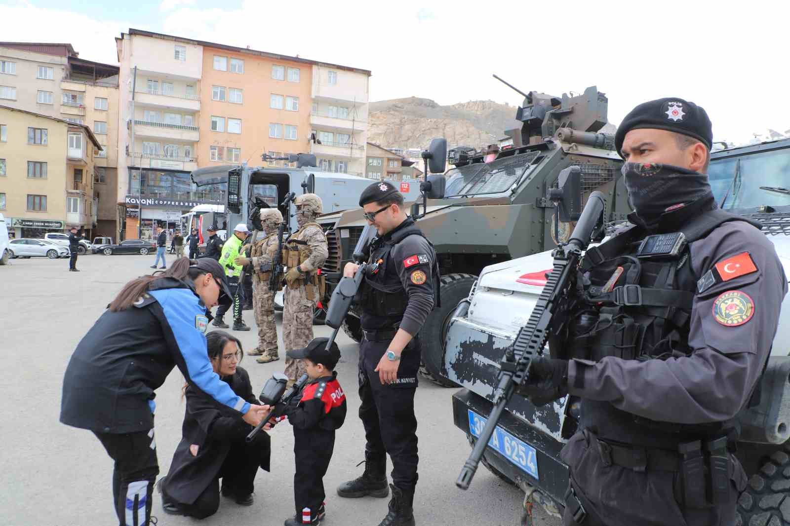 Hakkari’de Polis Haftası etkinliğine yoğun ilgi

