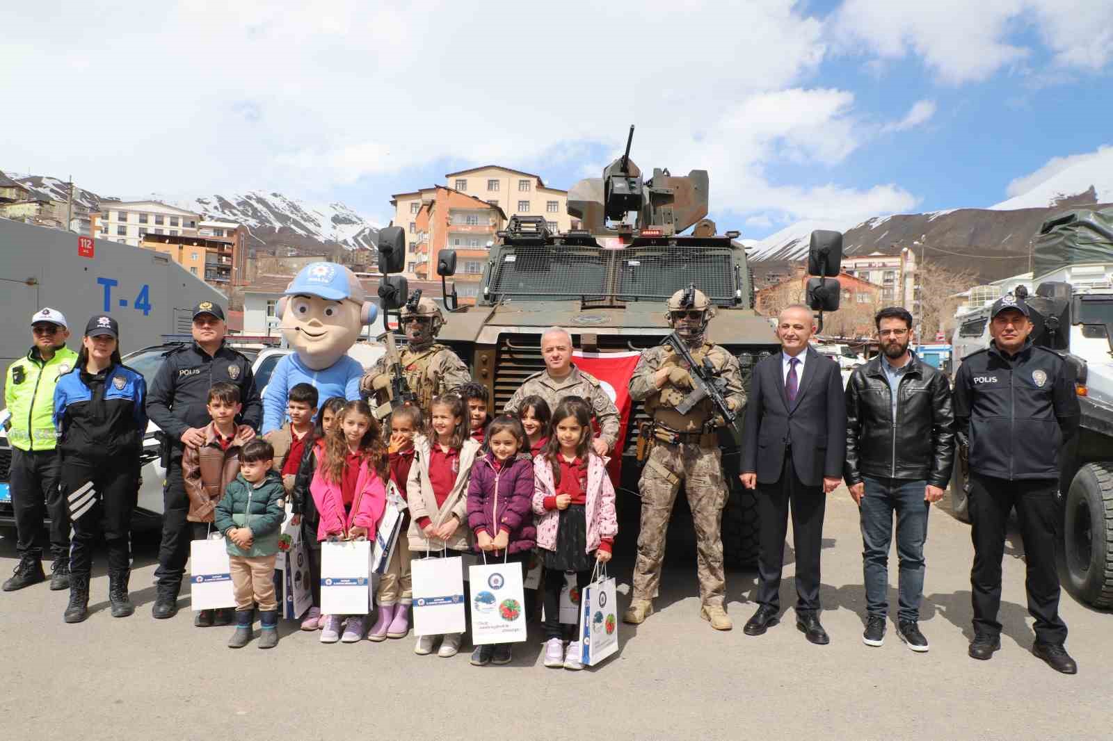 Hakkari’de Polis Haftası etkinliğine yoğun ilgi
