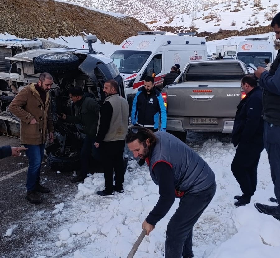 Hakkari’de trafik kazası: 2 yaralı

