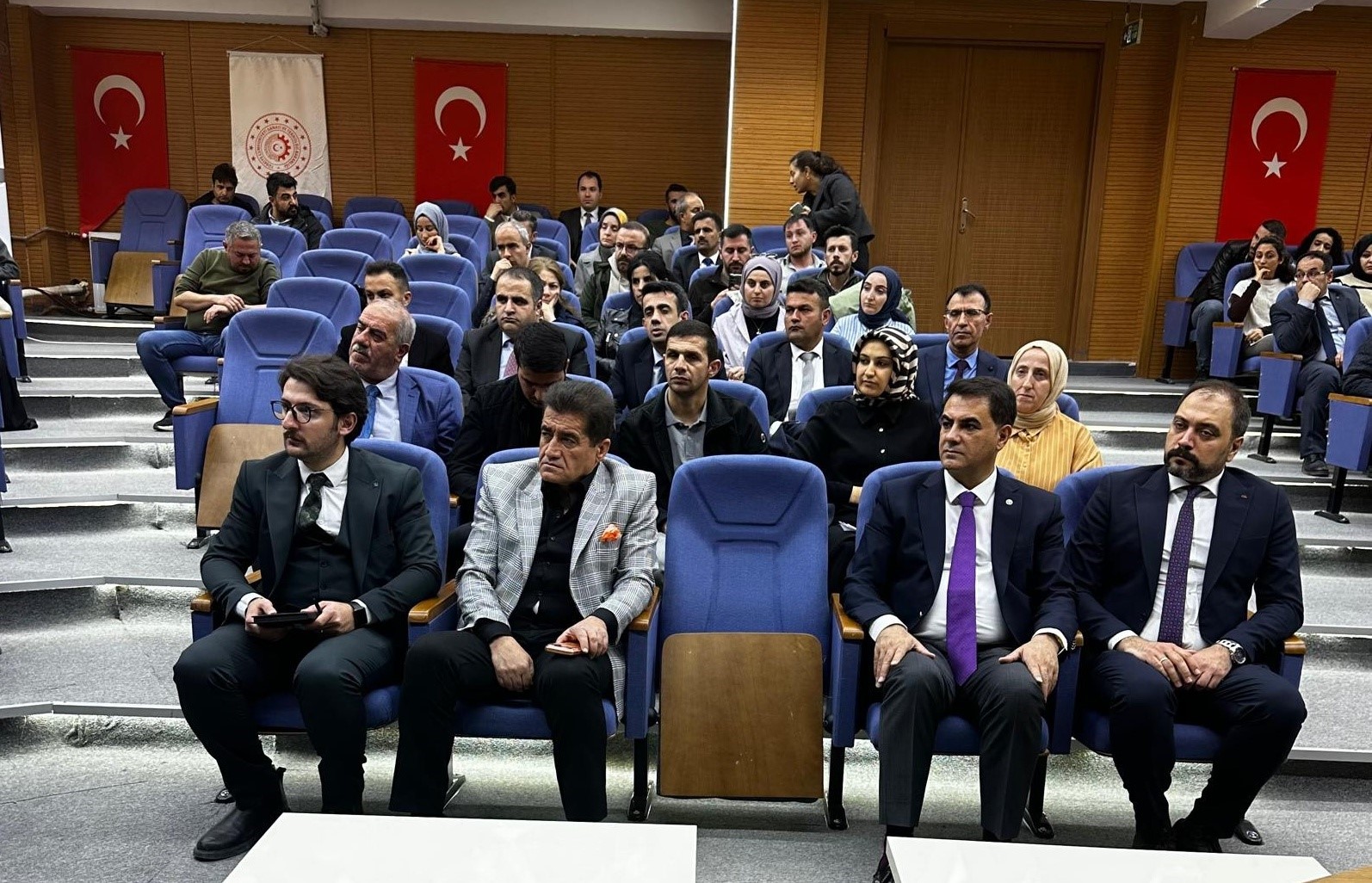 Hakkari’de "Yeni Nesil İletişim" paneli düzenlendi
