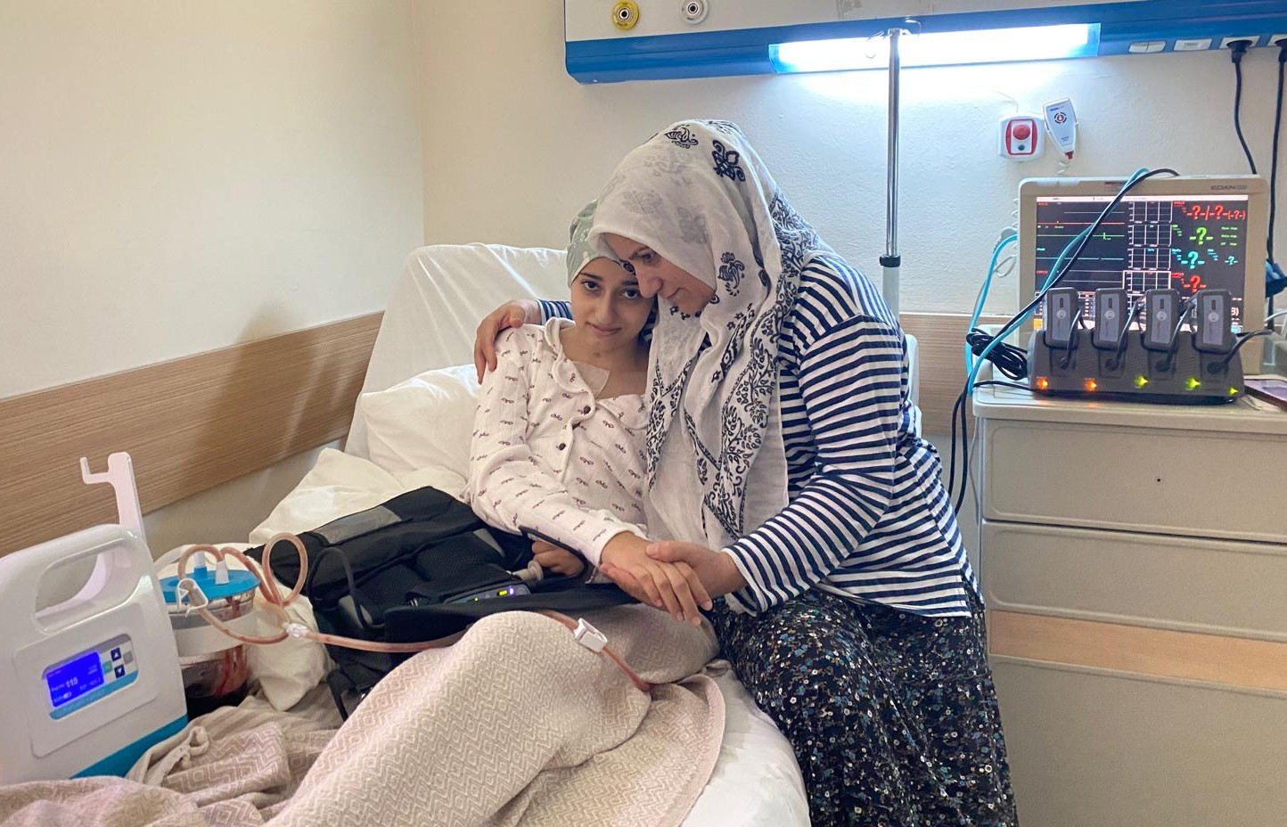 Hakkarili annenin yürek burkan bekleyişi: 8 yıldır kızı için kalp bekliyor
