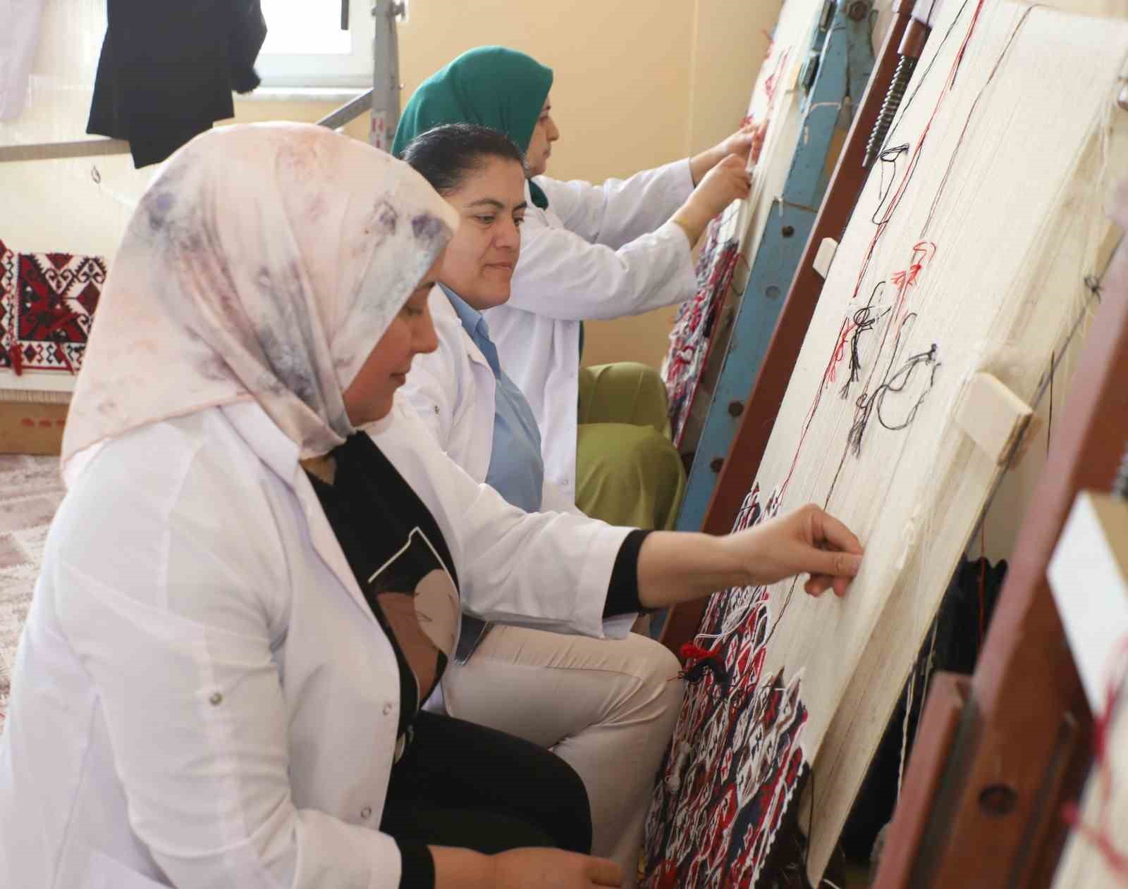 Hakkari’nin kilimleri, kültürel hafızayı günümüze taşıyor
