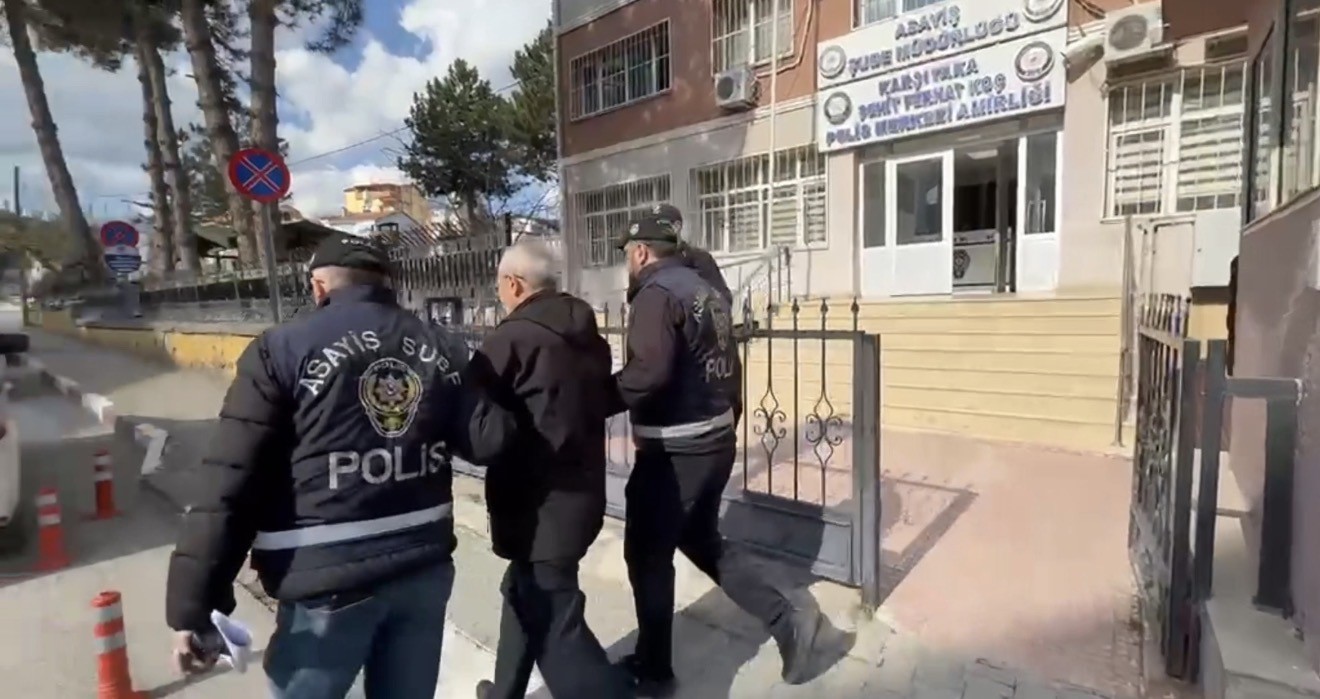 Hakkında kesinleşmiş 25 yıl hapis cezası bulunan dolandırıcı kaçmak üzereyken yakalandı
