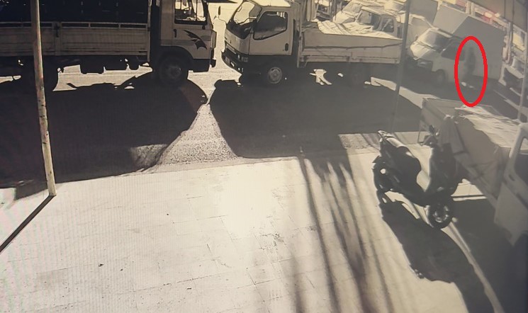 Halde anahtarı üzerinde bırakılan biber yüklü kamyonet çalındı
