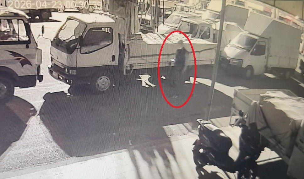 Halde anahtarı üzerinde bırakılan biber yüklü kamyonet çalındı
