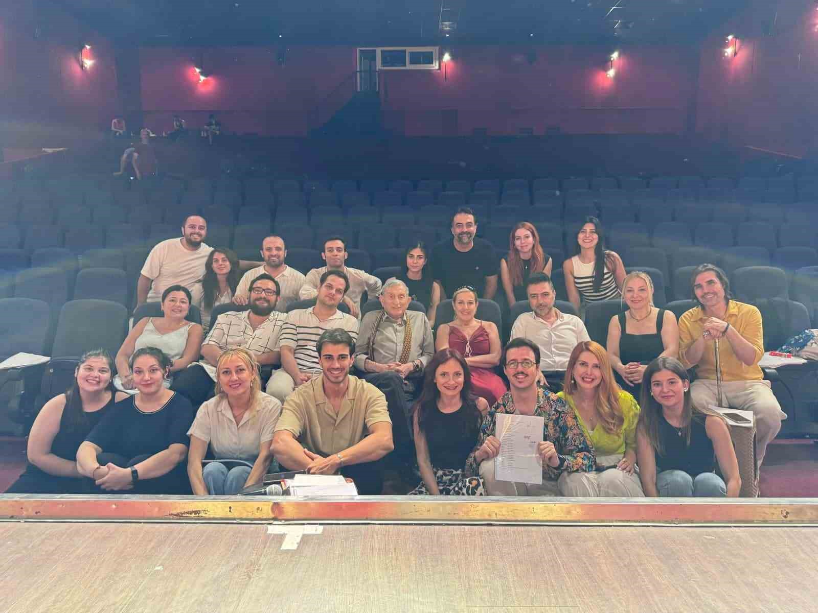 Haldun Dormen’in son prodüksiyonu, Sahne Tozu Tiyatrosu’nda yaşamaya devam ediyor
