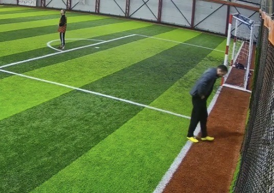 Halı saha maçında kalbine yenik düştü: O anlar kamerada
