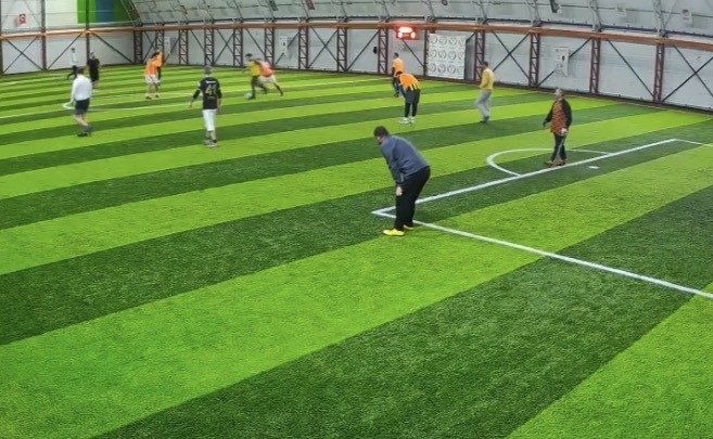 Halı saha maçında kalbine yenik düştü: O anlar kamerada
