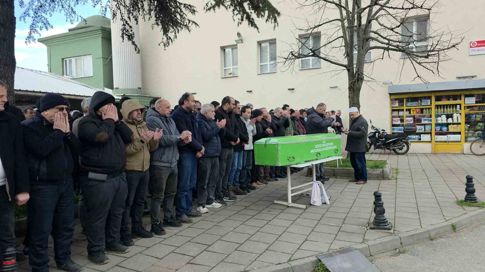 Halı sahada kalp krizi geçirerek vefat eden Murat Kasapoğlu son yolculuğuna uğurlandı
