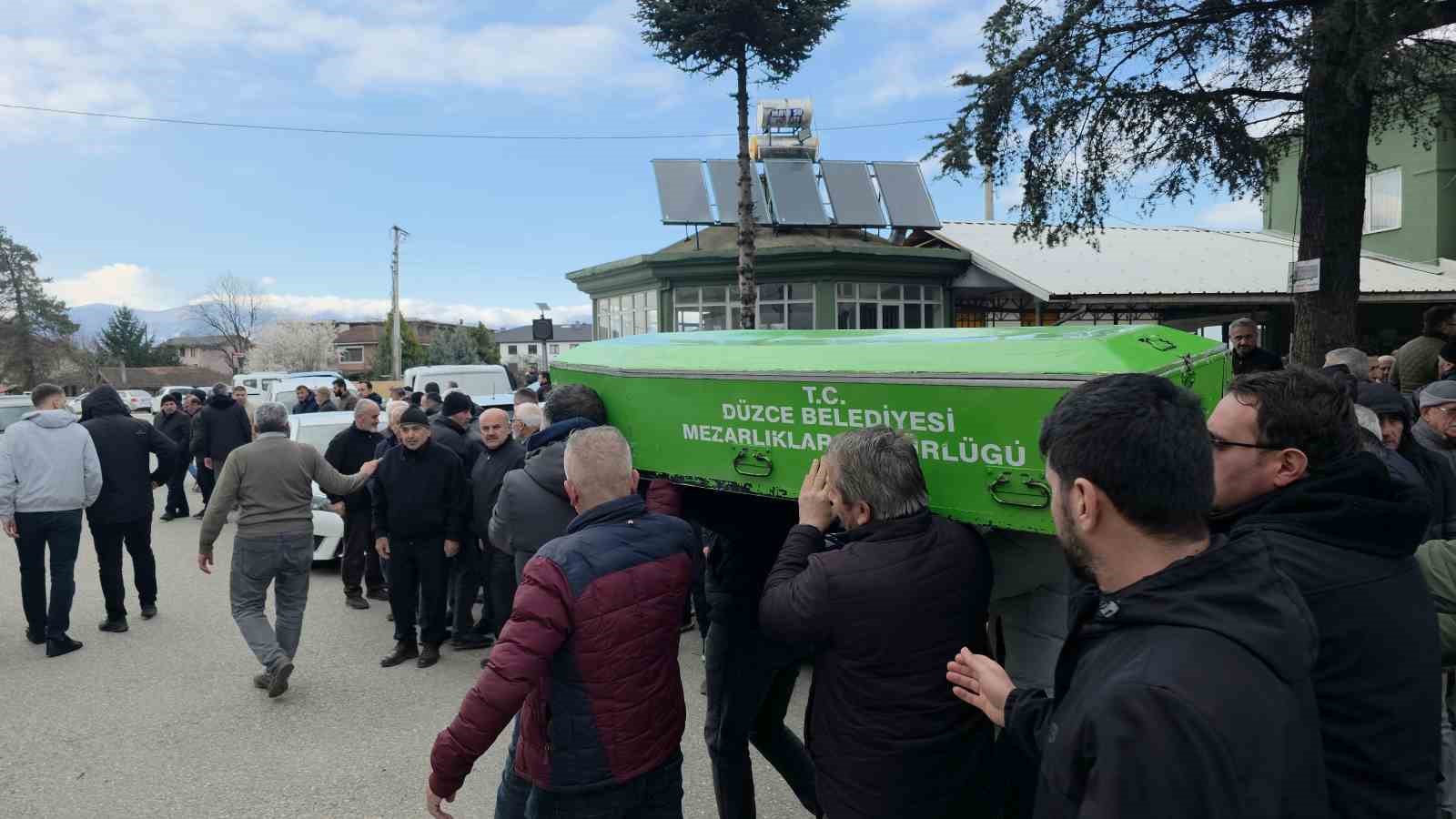 Halı sahada kalp krizi geçirerek vefat eden Murat Kasapoğlu son yolculuğuna uğurlandı
