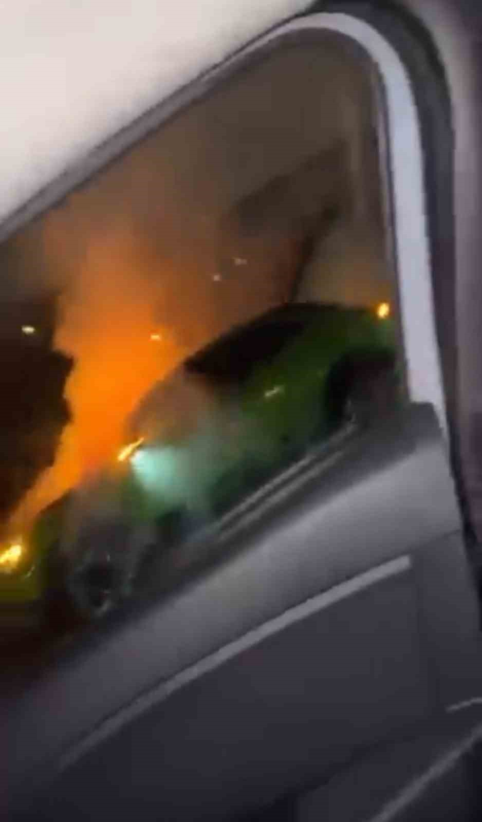 Haliç Köprüsü’nde yanan otomobili yoldan geçen su tankeri söndürdü
