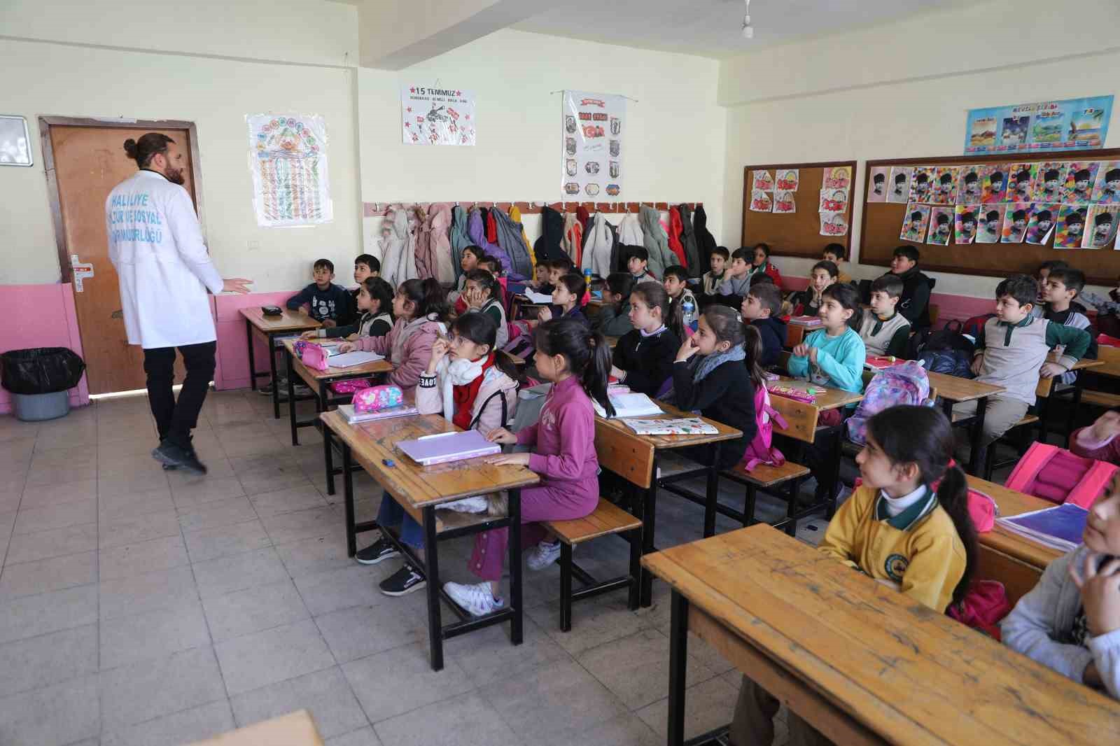 Haliliye Belediyesi’nden öğrencilere farkındalık eğitimi
Haliliye Belediyesi’nden öğrencilere farkındalık eğitimi