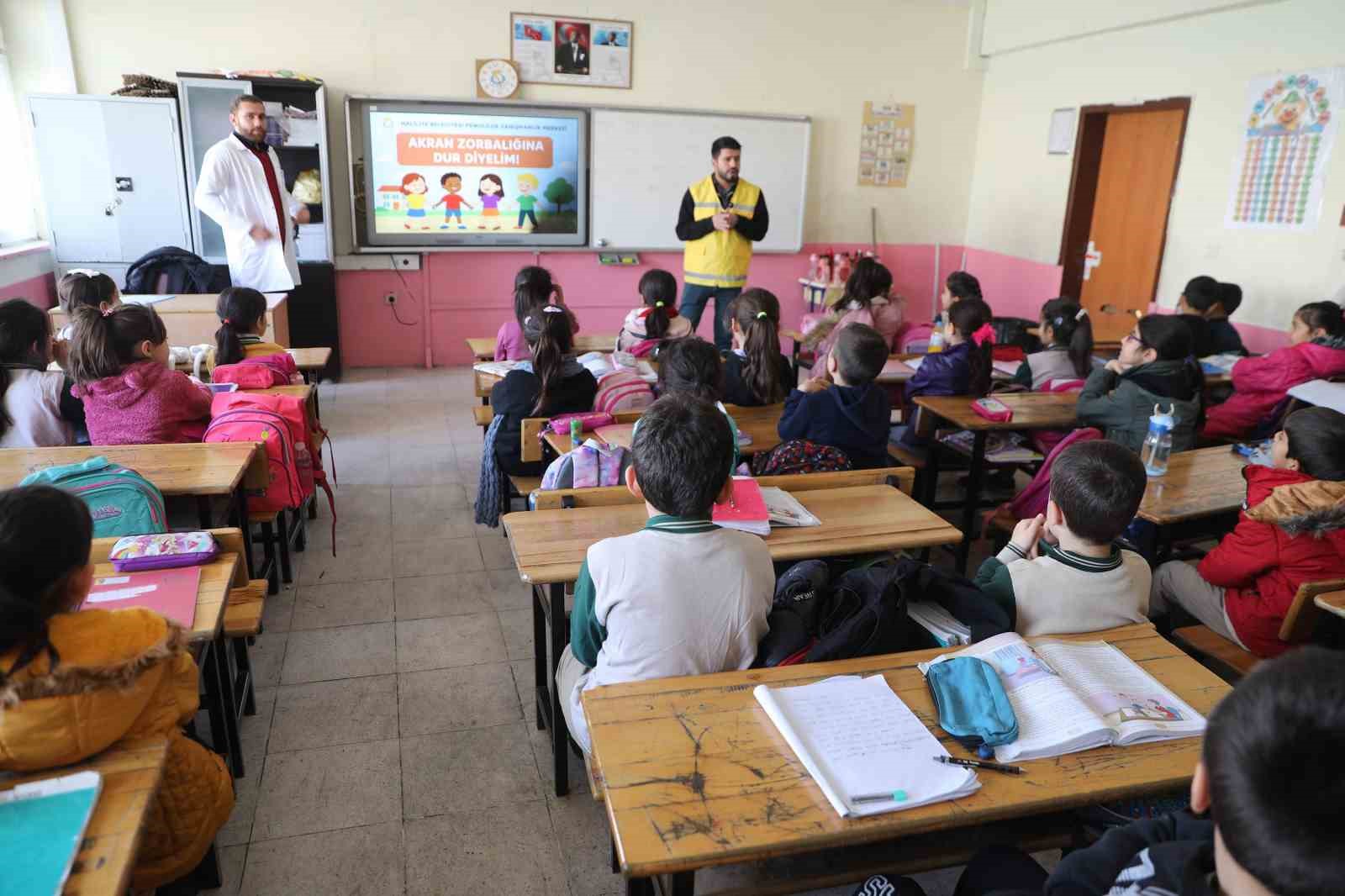 Haliliye Belediyesi’nden öğrencilere farkındalık eğitimi
Haliliye Belediyesi’nden öğrencilere farkındalık eğitimi