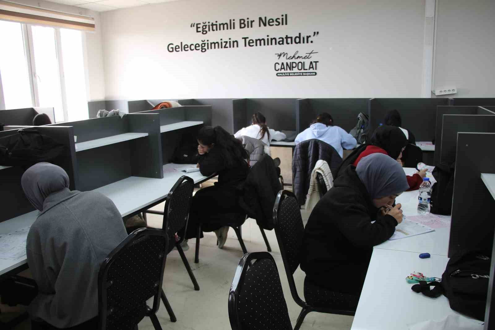 Haliliye’de gençlere destek
Haliliye’de gençlere destek